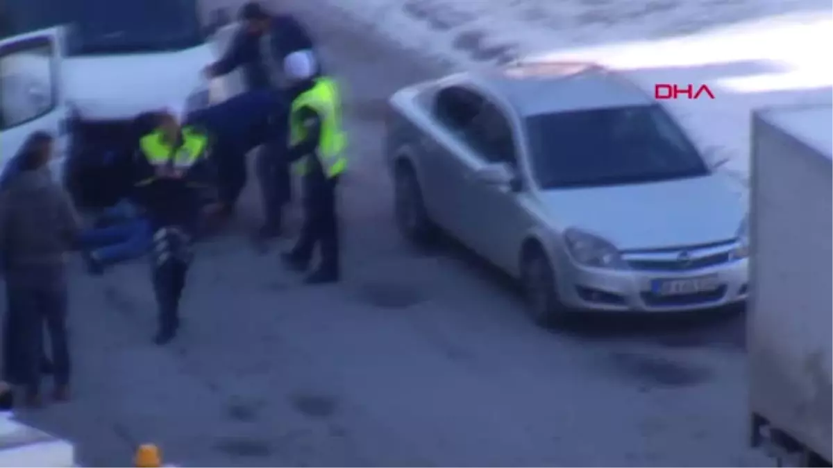 Sivas Haberleri: Polis aracına çarpıp kaçan sürücü, kovalamacayla yakalandı 91