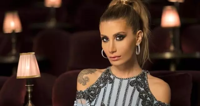 Ünlü Şarkıcı İrem Derici, Saçlarına Veda Ederek İmaj Değiştirdi Ünlü Şarkıcı İrem Derici, Saçlarına Veda Ederek İmaj Değiştirdi