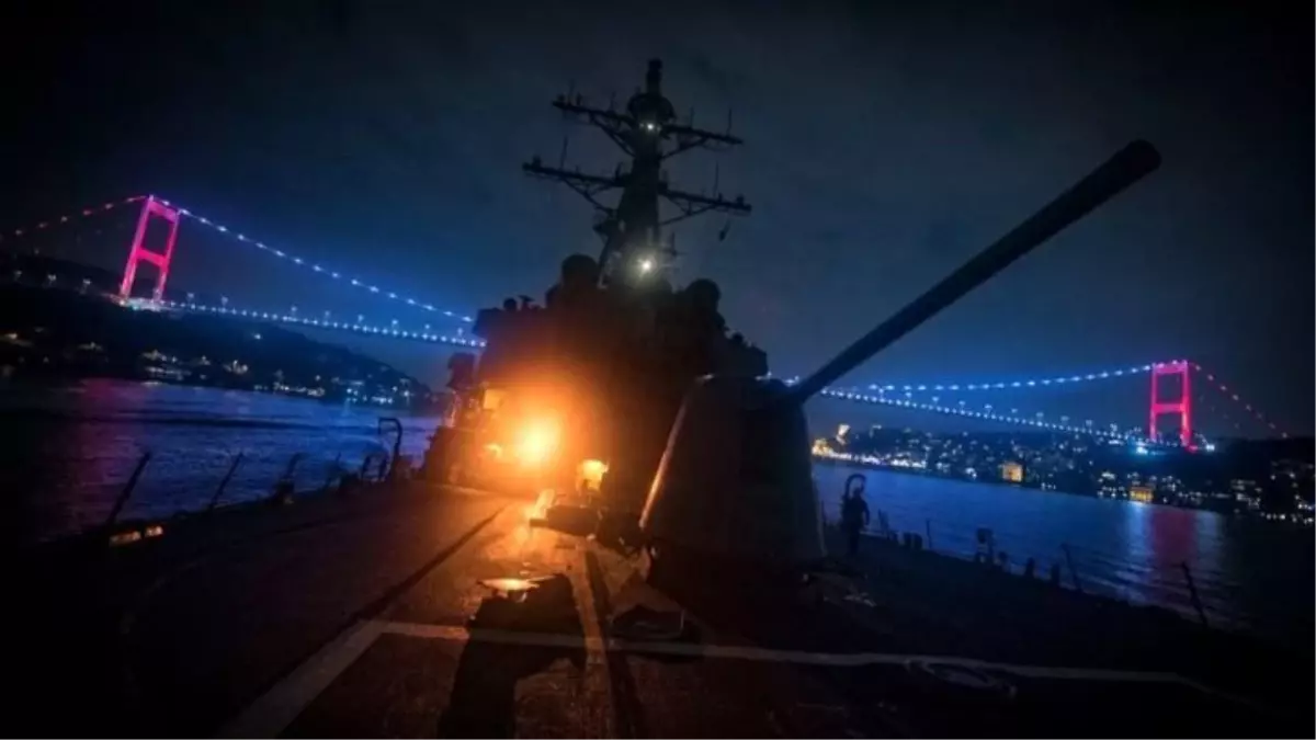 Amerikan Donald Cook Destroyeri Gece Yarısı İstanbul Boğazı'ndan Geçti