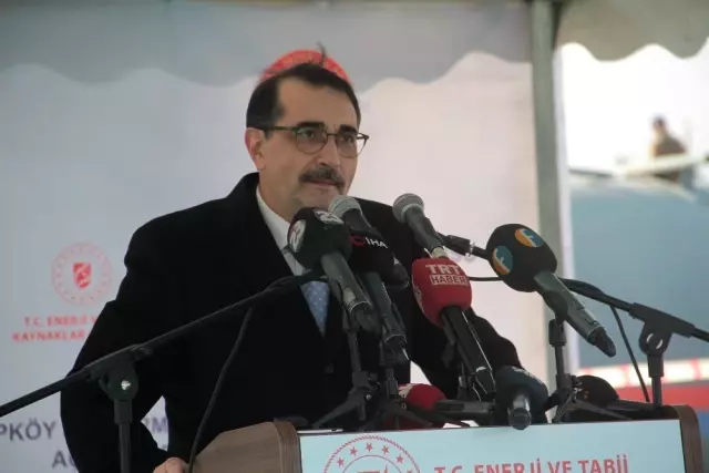 Bakan Dönmez: 'Ruhsatları Aldık, Sudan'da Altın, Özbekistan'da Değerli Metaller Arayacağız' Bakan Dönmez: 'Ruhsatları Aldık, Sudan'da Altın, Özbekistan'da Değerli Metaller Arayacağız'