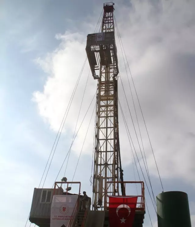 Bakan Dönmez: 'Ruhsatları Aldık, Sudan'da Altın, Özbekistan'da Değerli Metaller Arayacağız' Bakan Dönmez: 'Ruhsatları Aldık, Sudan'da Altın, Özbekistan'da Değerli Metaller Arayacağız'
