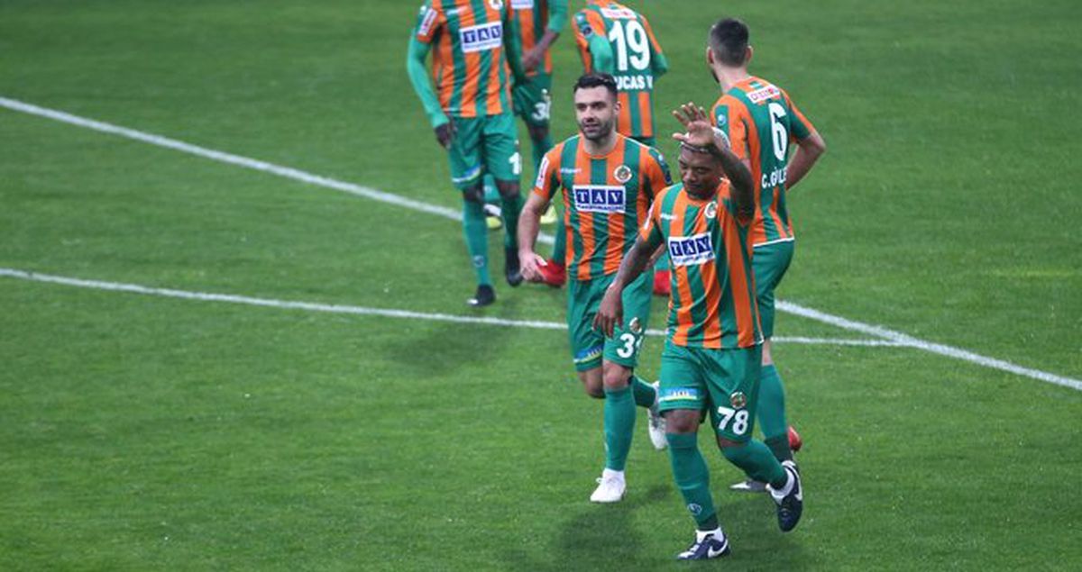 Aytemiz Alanyaspor, Demir Grup Sivasspor'u 2-0 Yendi