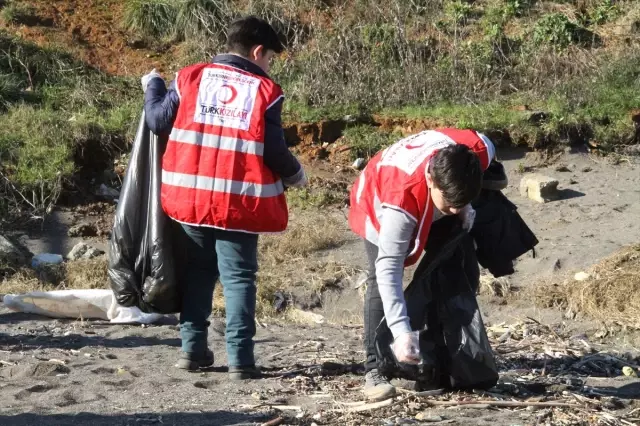 Türk Kızılayı'ndan Sahil Temizliği Türk Kızılayı'ndan Sahil Temizliği