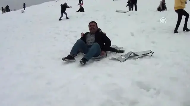 Antalyalı Çocukların Yarım Metrelik Kar Keyfi