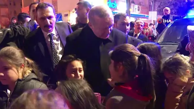 Cumhurbaşkanı Erdoğan, Vatandaşlarla Çay İçip Simit Yedi Haberler