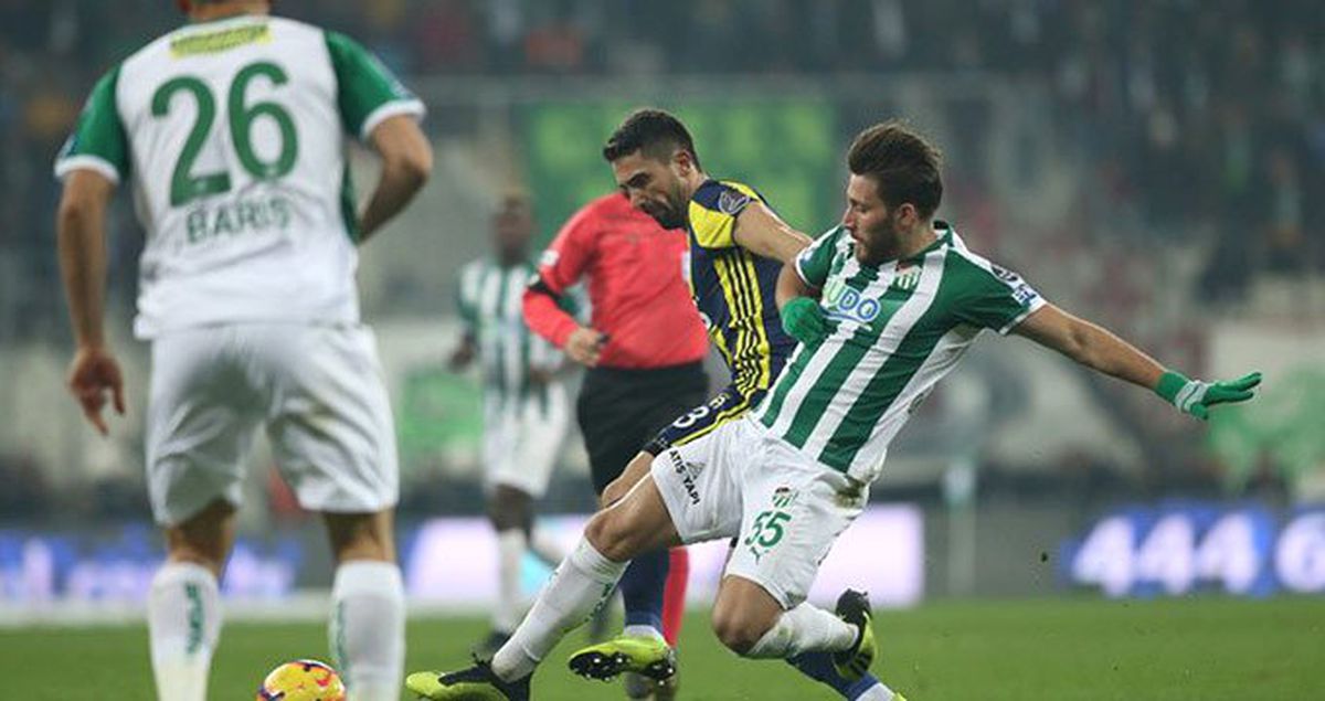 Fenerbahçe 3 Puanı Son Dakikada Yediği Golle Kaçırınca, Taraftarlar Sosyal Medyada İsyan Etti