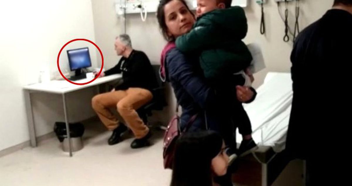 Hasta Çocuklar Ağlayarak Sıra Beklerken Doktor Bilgisayarından Oyun Oynadı