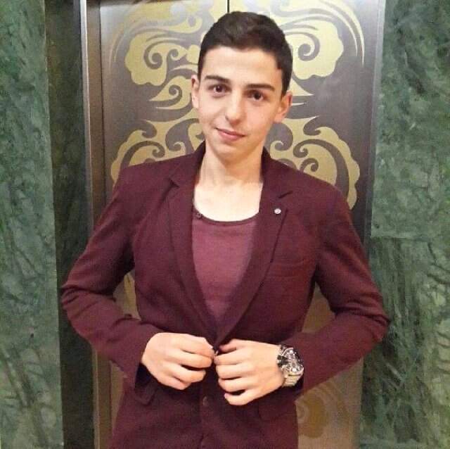 Lüks Kafede Oturan Müşteriye Muştalı Saldırı! Korkunç Kavganın Görüntüleri Ortaya Çıktı