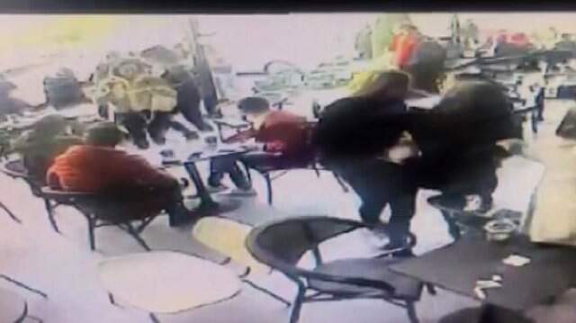 Lüks Kafede Oturan Müşteriye Muştalı Saldırı! Korkunç Kavganın Görüntüleri Ortaya Çıktı