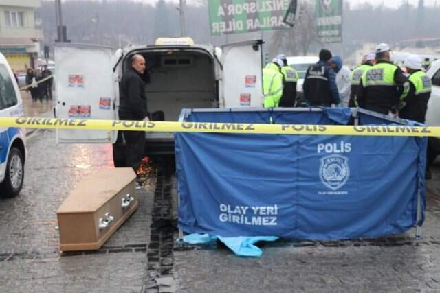 Okul Harçlığını Çıkarmak İçin İşe Giden Kız Çocuğu Minibüsün Altında Can Verdi