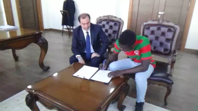 Senegalli Futbolcu Kulp'a Transfer Oldu Senegalli Futbolcu Kulp'a Transfer Oldu