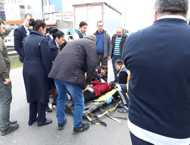 Seyir Halindeki Araçtan Kendini Atan Kadın Ölümden Döndü