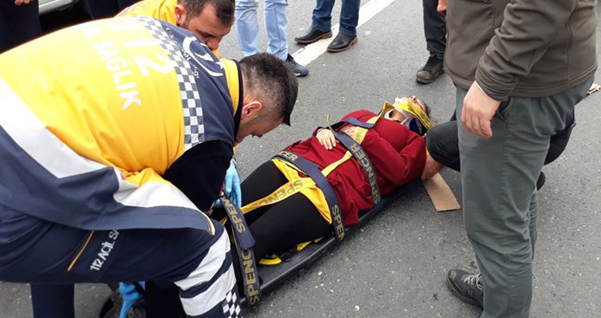 Seyir Halindeki Araçtan Kendini Atan Kadın Ölümden Kıl Payı Kurtuldu