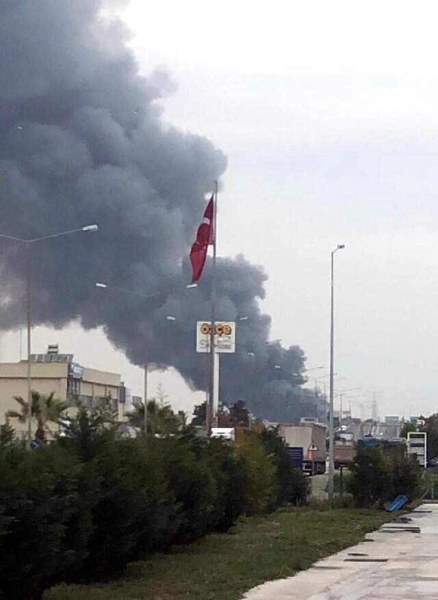 Son Dakika! İzmir'de Sanayi Sitesinde Yangın Çıktı