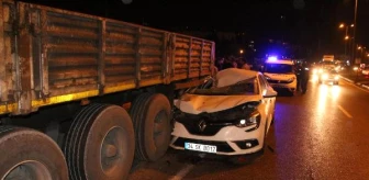 Tır'a Arkadan Çarpan Otomobilin Sürücüsü Yaralandı