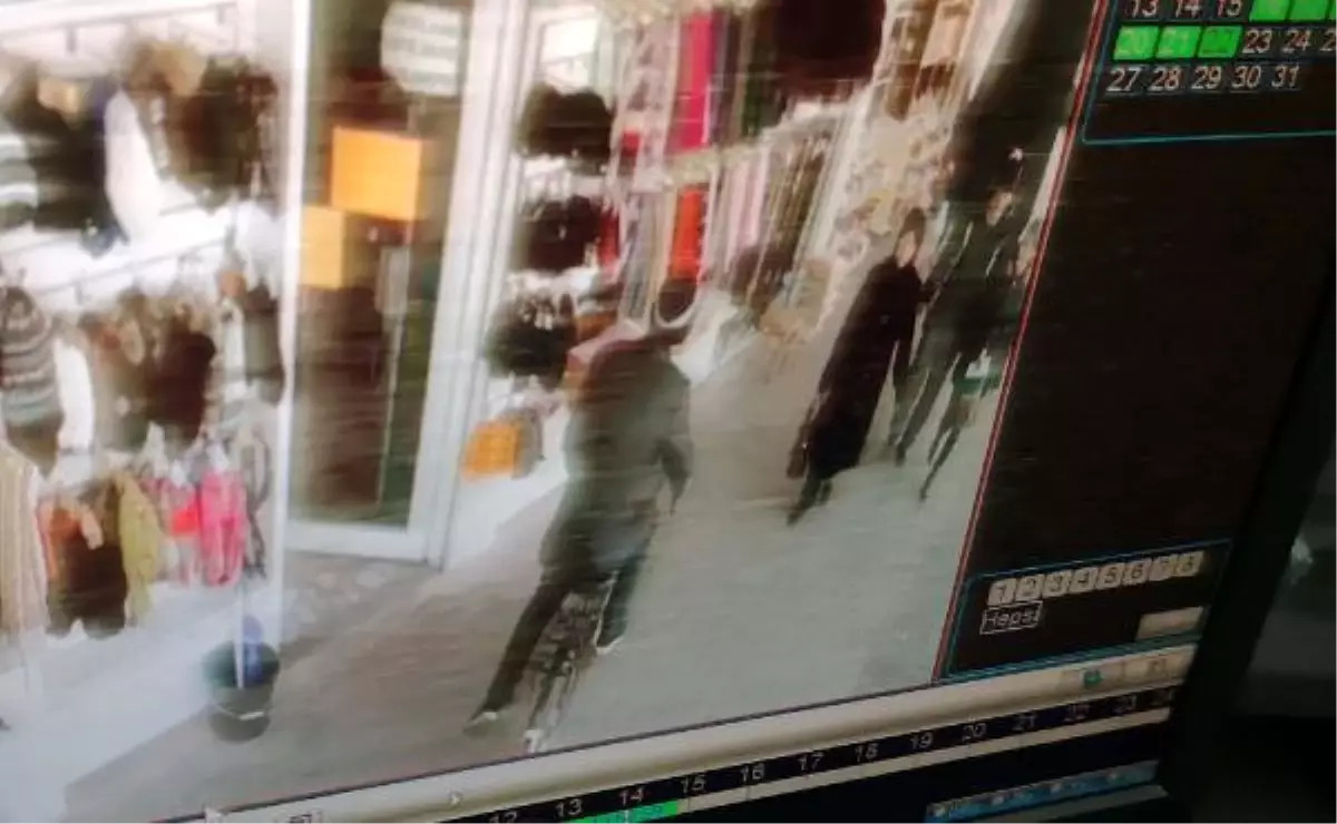 İş Yeri Önündeki Kilitli Bisikletin Çalınması Kameraya Yansıdı