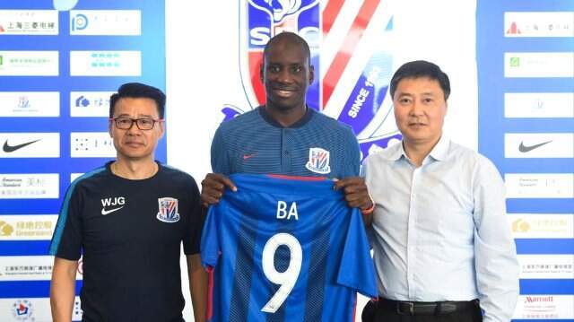 Medipol Başakşehir, Galatasaray'ın Gündemindeki Demba Ba'yı Transfer Etti