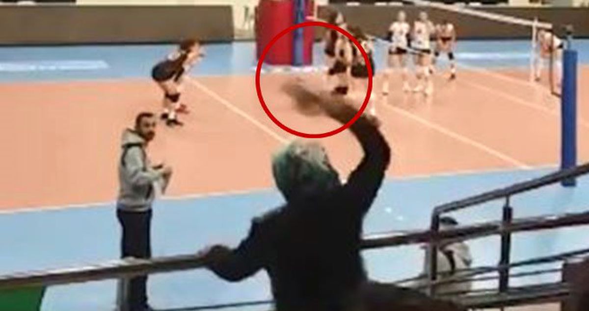 Voleybol Maçında Antrenöre Terlikli Tepki