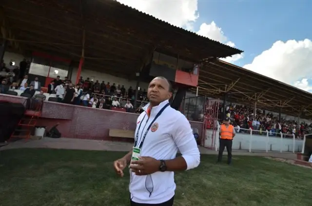 Yeni Çorumspor'da Teknik Direktör Mehmet Aurelio ile Yollar Ayrıldı Yeni Çorumspor'da Teknik Direktör Mehmet Aurelio ile Yollar Ayrıldı