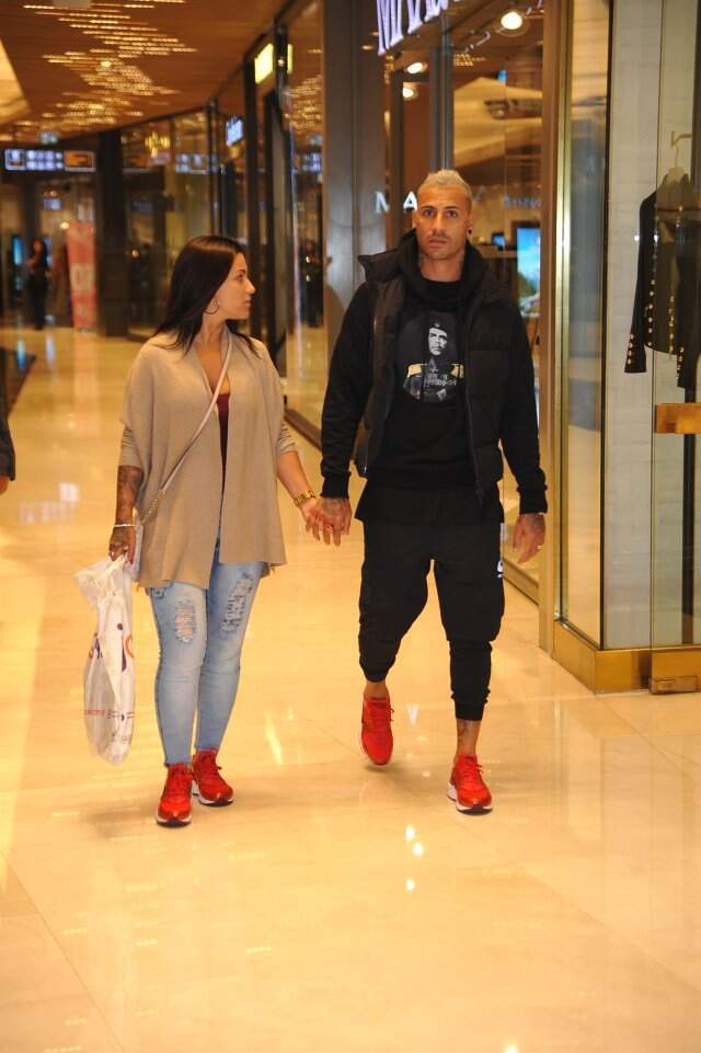 Beşiktaş'tan Ayrılması Gündemde Olan Ricardo Quaresma'nın Eşi ve Çocukları Porto'ya Gitti