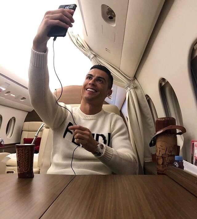 Cristiano Ronaldo'nun Uçakta Yaptığı Paylaşım Büyük Tepki Çekti!