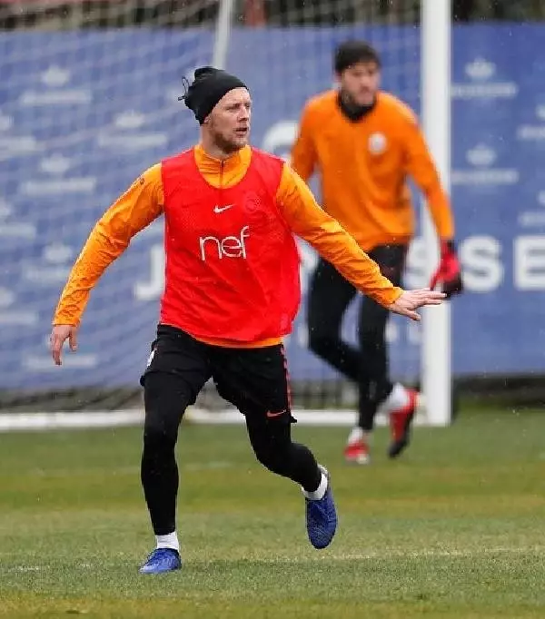 Galatasaray'da Semih Kaya İlk Antrenmanına Çıktı Galatasaray'da Semih Kaya İlk Antrenmanına Çıktı