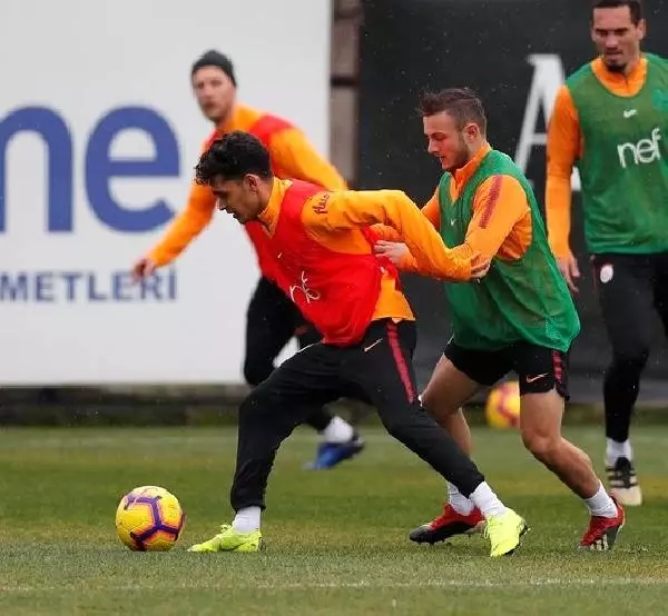 Galatasaray'da Semih Kaya İlk Antrenmanına Çıktı Galatasaray'da Semih Kaya İlk Antrenmanına Çıktı