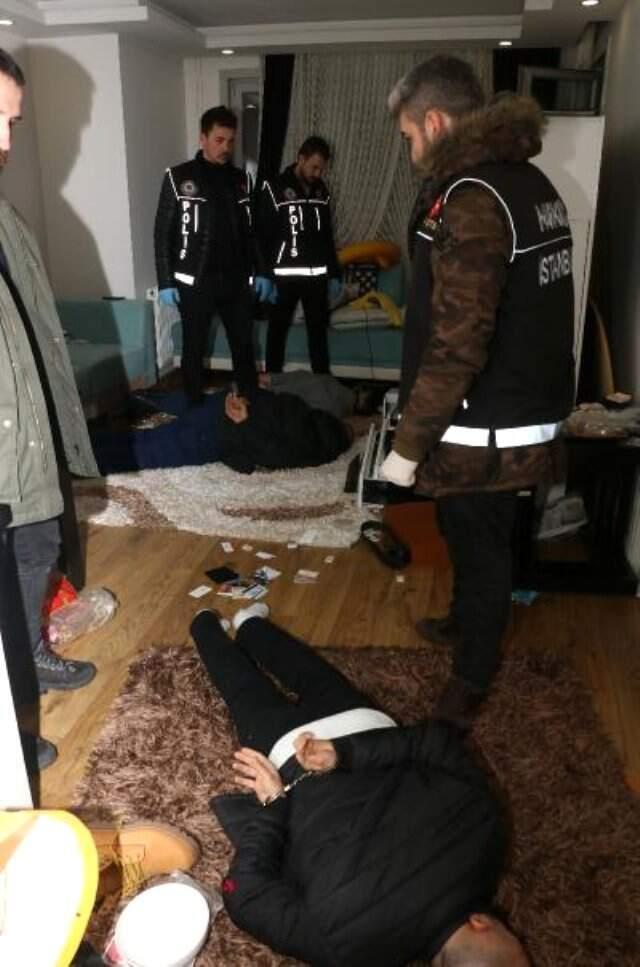 Rezidanstaki Baskında, Banyoda Bulunan Presli Düzenek Polisleri Bile Şaşkına Çevirdi