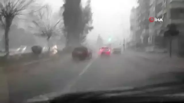 Antalya'da Önce Dolu Yağdı Ardından Güneş Açtı