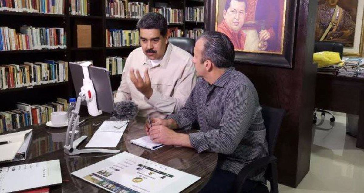 Facebook ve Instagram Maduro'nun Mavi Tik İşaretini Kaldırarak ABD'nin Maduro Kararını Destekledi