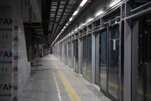 Kabataş-Mahmutbey Metrosuna İlk Araç İndirildi Kabataş-Mahmutbey Metrosuna İlk Araç İndirildi