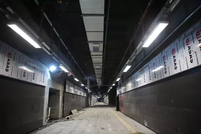 Kabataş-Mahmutbey Metrosuna İlk Araç İndirildi Kabataş-Mahmutbey Metrosuna İlk Araç İndirildi