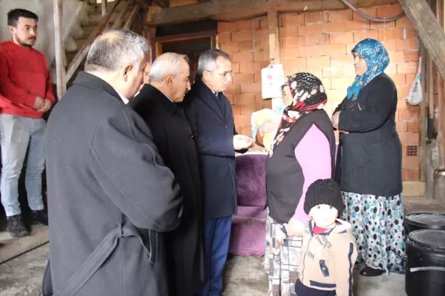 Kaymakam ve Belediye Başkanından Yangın Evinde İnceleme Kaymakam ve Belediye Başkanından Yangın Evinde İnceleme