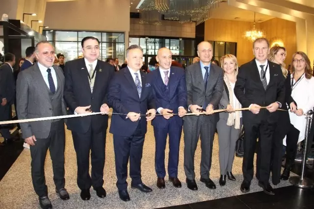 Leshow Deri ve Moda Fuarı Kapılarını Açtı Leshow Deri ve Moda Fuarı Kapılarını Açtı