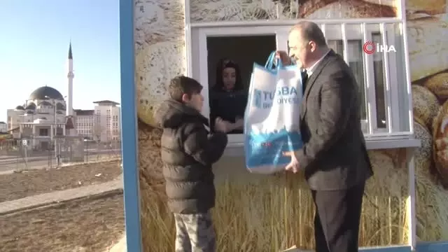 Tuşba Belediyesinden Bez Torba Dağıtımı Tuşba Belediyesinden Bez Torba Dağıtımı