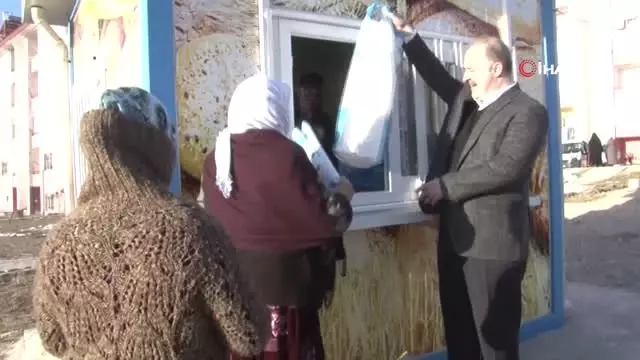 Tuşba Belediyesinden Bez Torba Dağıtımı Tuşba Belediyesinden Bez Torba Dağıtımı