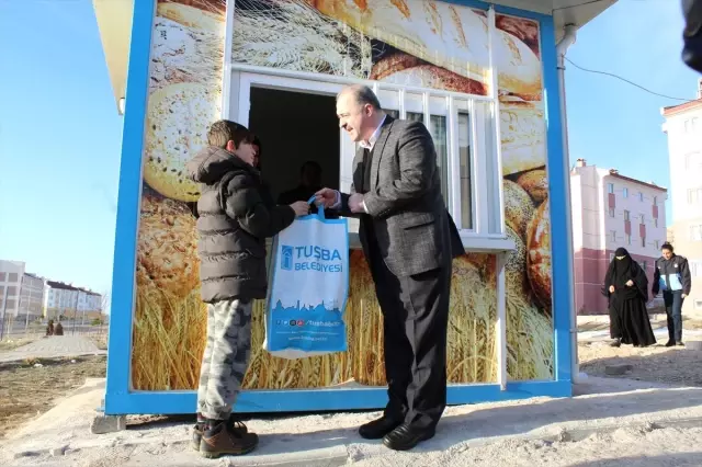 Tuşba Belediyesinden Vatandaşlara Bez Torba Tuşba Belediyesinden Vatandaşlara Bez Torba