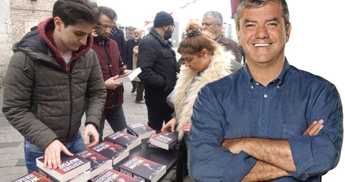 Yılmaz Özdil'in 'Mustafa Kemal' Kitabını 2 Bin 500 Liraya Satmasına Tepki Gösteren Lise Öğrencisi, Ücretsiz 'Nutuk' Kitabı Dağıttı