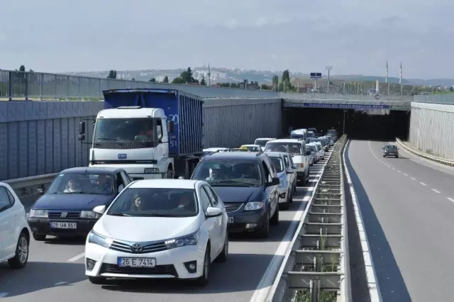 Eskişehir'de Her 3 Kişiye Bir Araç Düşüyor Eskişehir'de Her 3 Kişiye Bir Araç Düşüyor