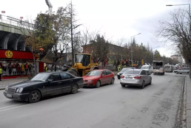 Eskişehir'de Her 3 Kişiye Bir Araç Düşüyor Eskişehir'de Her 3 Kişiye Bir Araç Düşüyor
