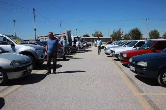 Eskişehir'de Her 3 Kişiye Bir Araç Düşüyor Eskişehir'de Her 3 Kişiye Bir Araç Düşüyor