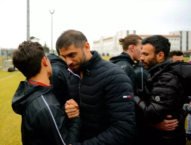 Eskişehirspor'da Lisansı Çıkmayan 9 Futbolcu Takımdan Ayrıldı Eskişehirspor'da Lisansı Çıkmayan 9 Futbolcu Takımdan Ayrıldı
