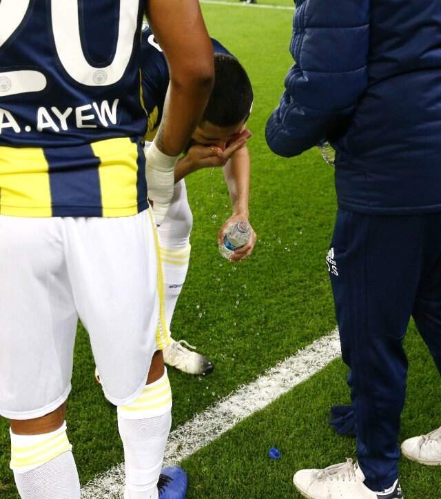 Fenerbahçeli Benzia, Ümraniyespor Maçından Önce Abdest Aldı