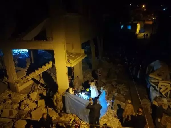 forumagel.com Hatay'da 2 Kişinin Hayatını Kaybettiği Patlamayla İlgili Valilikten İlk Açıklama forumagel.com Hatay'da 2 Kişinin Hayatını Kaybettiği Patlamayla İlgili Valilikten İlk Açıklama