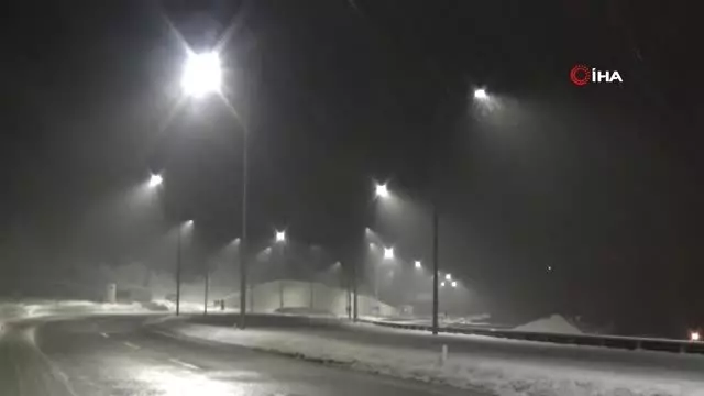 Ilgaz 15 Temmuz İstiklal Tüneli Mevkiinde Kar Yağışı Etkili Oluyor