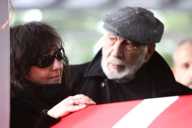 İlyas Salman, Ayşen Gruda'nın Cenaze Töreninde Tabutun Başından Ayrılmadı