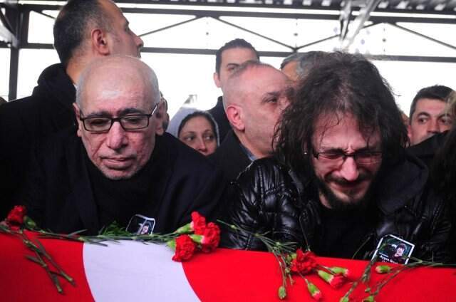 İlyas Salman, Ayşen Gruda'nın Cenaze Töreninde Tabutun Başından Ayrılmadı