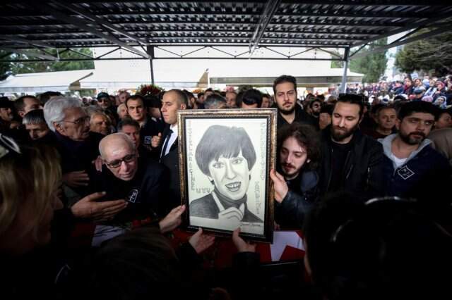 İlyas Salman, Ayşen Gruda'nın Cenaze Töreninde Tabutun Başından Ayrılmadı