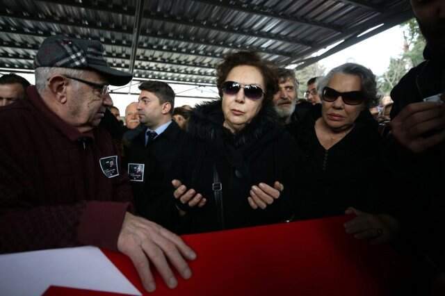 İlyas Salman, Ayşen Gruda'nın Cenaze Töreninde Tabutun Başından Ayrılmadı