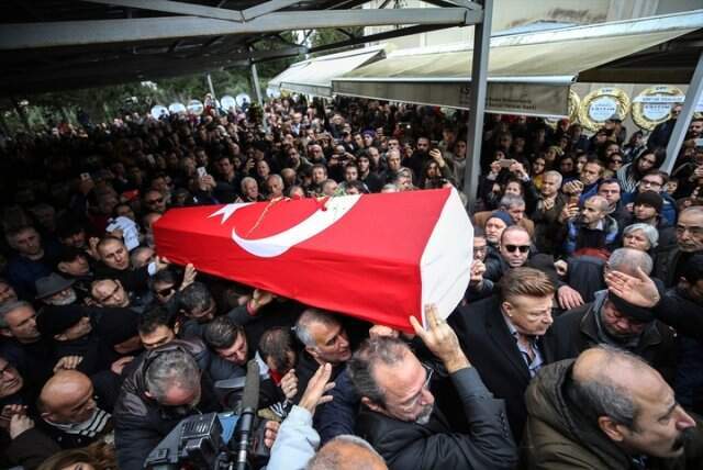 İlyas Salman, Ayşen Gruda'nın Cenaze Töreninde Tabutun Başından Ayrılmadı